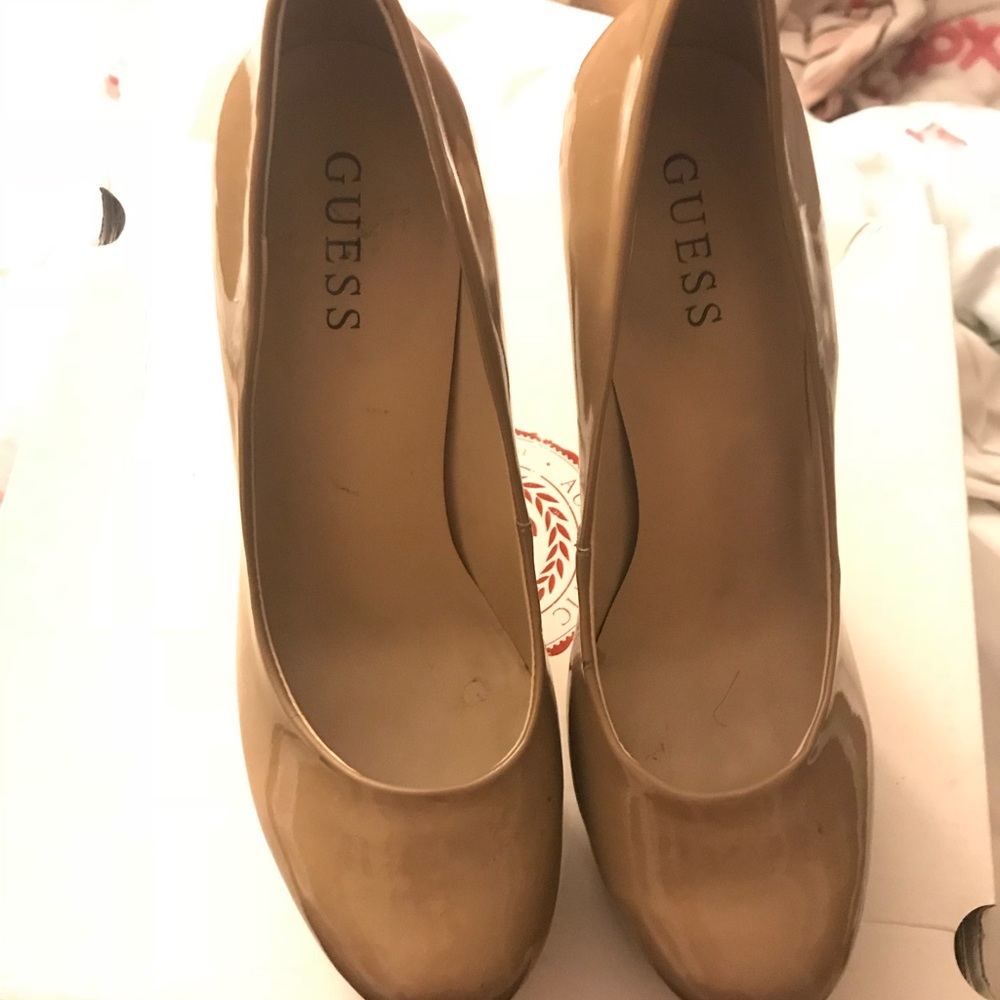 Guess nude pumps